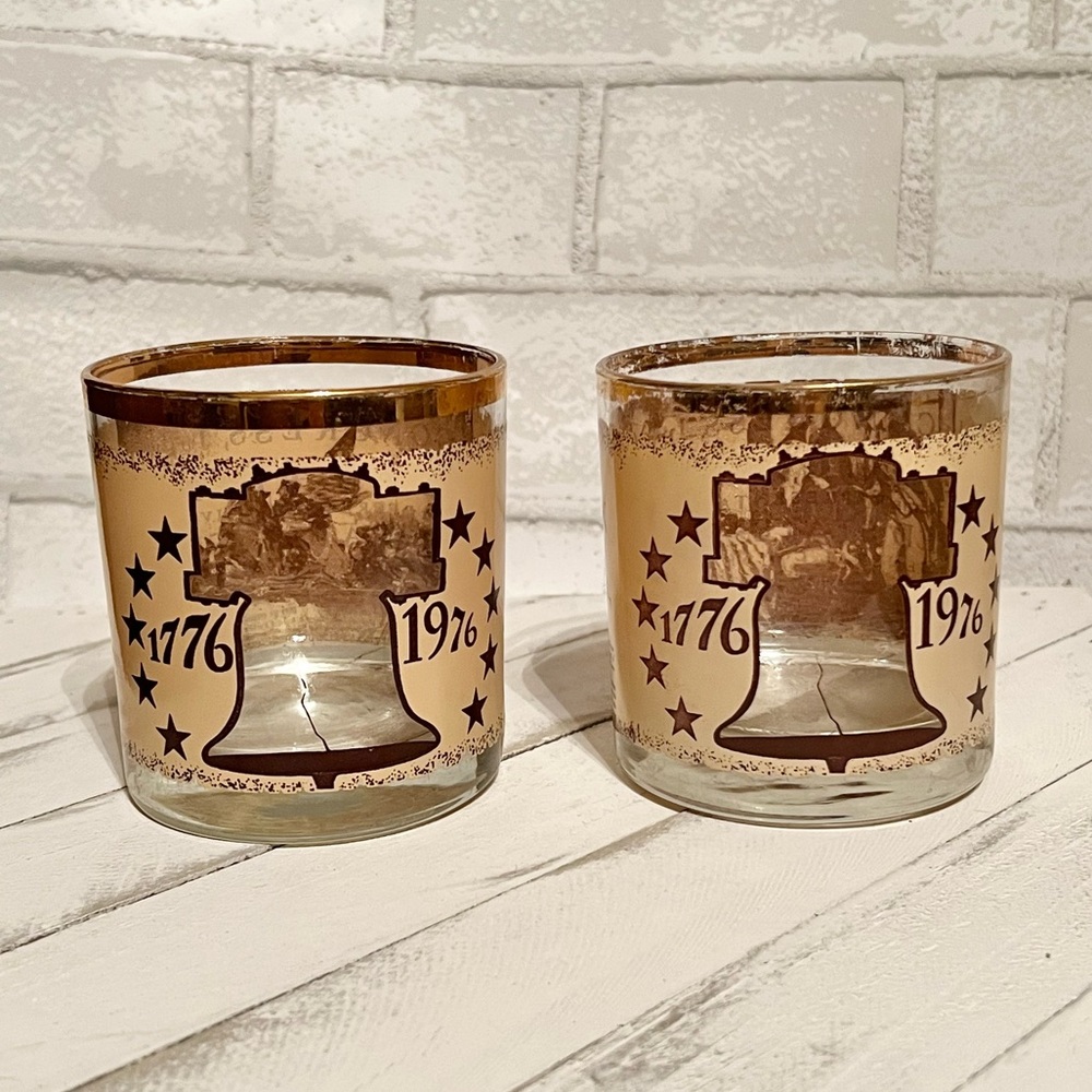 Vtg 1976 Bicentennial Liberty Bell Whiskey Glasses Gold Rim Patriotic Barware 2p